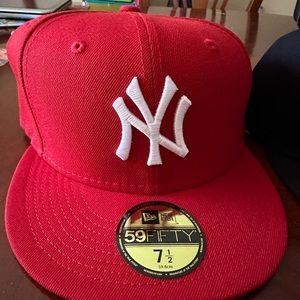 2 New Era Yankees hats Size 7 1/2.